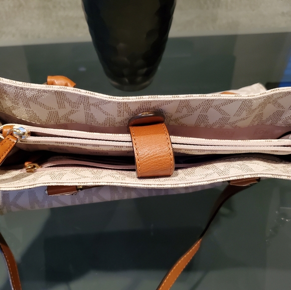 MK Hamilton Large satchel - Picture 3 of 5